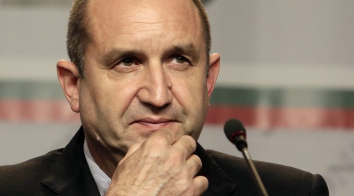 Pilot devenit lider politic: Rumen Radev vrea să scoată Bulgaria din criză, însă poziţiile pro-Kremlin stârnesc îngrijorare