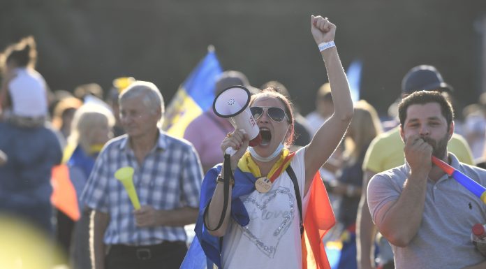 Miting în Piaţa Victoriei față de măsurile guvernamentale. Mii de sindicaliști contestă reformele care afectează salariile