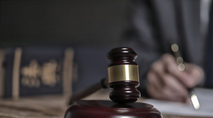 Un fost director în Ministerul Proiectelor Europene a fost condamnat la închisoare. Cerea taxă din salariul subordonaților