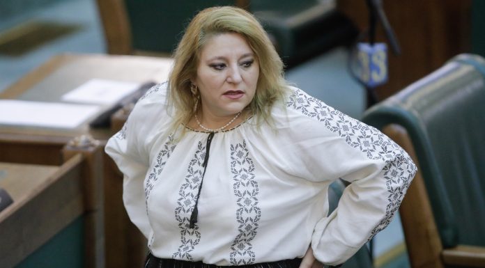 Parlamentul European a votat pentru ridicarea imunităţii eurodeputatei Diana Iovanovici Şoşoacă