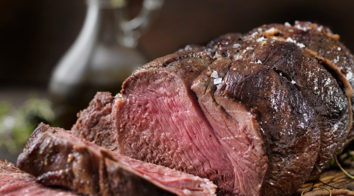 De ce se mănâncă carne de miel de Paște. Ce spun preoții despre această tradiție