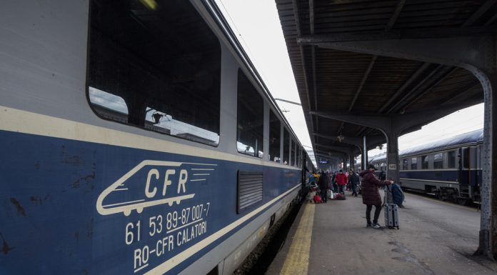 CFR Călători a retras din circulație un vagon infestat cu ploșnițe. Pe ce rută circula trenul | VIDEO