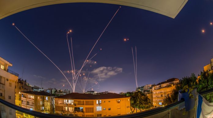 Hezbollah atacă Israelul: rachetă interceptată, sirenele de raid aerian au sunat inclusiv la Tel Aviv