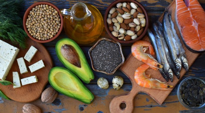 Dieta care încetinește îmbătrânirea: Omega-3, vitamina D și legumele pot întârzia menopauza cu peste 3 ani