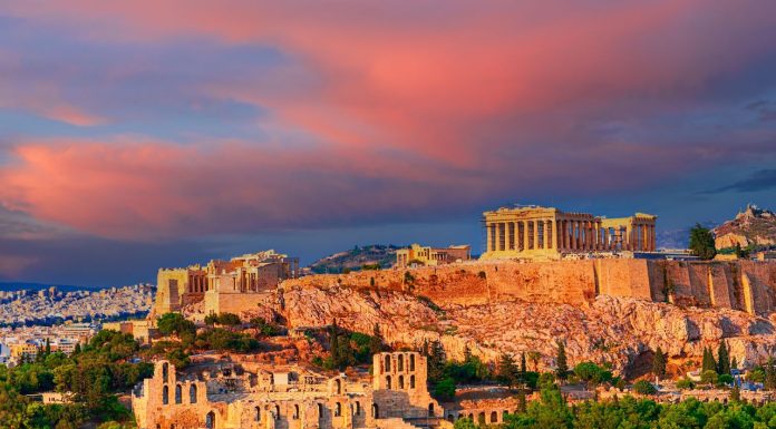 „Atena nu poate funcţiona ca un hotel uriaş”. Primarul promite să salveze capitala Greciei de supraturism