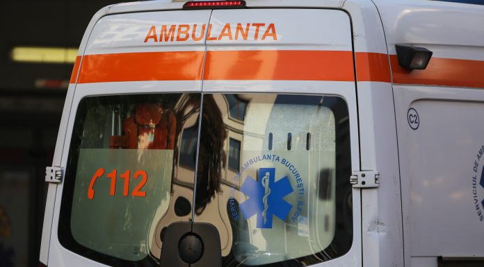 Trei minori, loviți de o mașină proiectată pe scuar în cartierul Drumul Taberei. Au fost transportați de urgență la spital