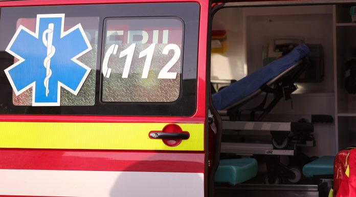 O femeie din Constanța, care băuse detergent, s-a aruncat dintr-o ambulanță aflată în mers. O altă salvare a intervenit
