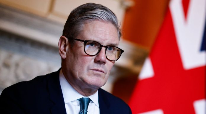 Premierul laburist Keir Starmer, sub ameninţarea unei anchete parlamentare în scandalul Epstein-Mandelson