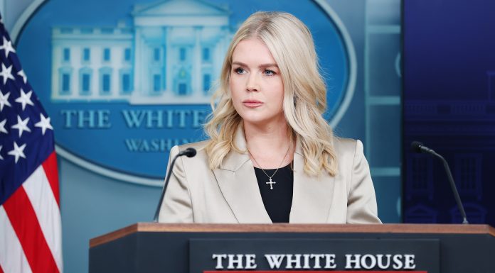 Declarația surprinzătoare a purtătoarei de cuvânt a Casei Albe înainte de focurile de armă de la Dineul Corespondenților