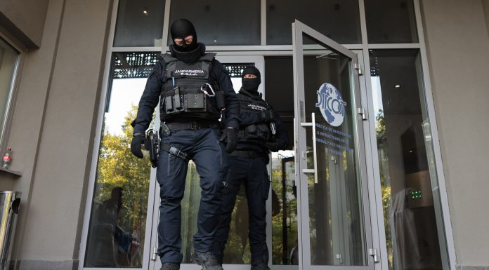 Rețea de trafic de droguri destructurată de DIICOT. Elevi de liceu, printre „clienți”. Unii plăteau cu criptomonede