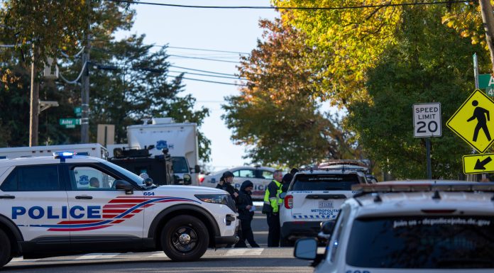 Atac armat la metroul din New York. Un individ înarmat cu macetă, împușcat mortal după ce a înjunghiat trei persoane