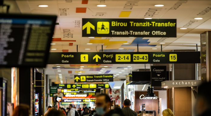 Vacanța de vară, mai scumpă. Companiile aeriene anunță creșteri de tarife, de la câteva procente, la 30 de euro pe bilet