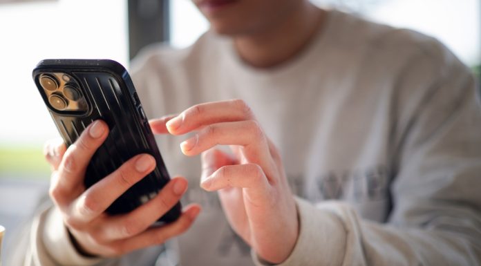 O primărie din România a plătit 38 de abonamente de telefonie, deși avea doar 10 angajați. Cât a cheltuit