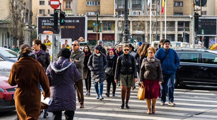 Care va fi prețul pe care românii îl vor plăti, după ce euro a ajuns la maximul istoric. Pe cine va afecta pe termen lung