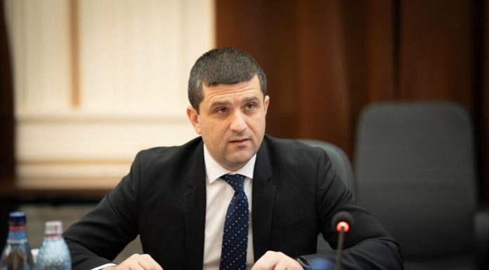 „Dacă stai pe margine, pierzi”- avertisment pentru tineri și lista politicienilor pe care Radu Miruță nu i-ar vota niciodată