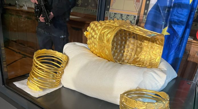 Coiful de la Coțofenești și două brățări dacice se întorc acasă. Unde pot fi văzute de publicul larg