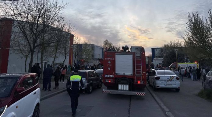 Primăria Constanţa anunţă că locatarii din blocul afectat de incendiu vor fi relocaţi / Echipe ale municipalităţii, la faţa locului pentru a evalua situaţia fiecărei familii
