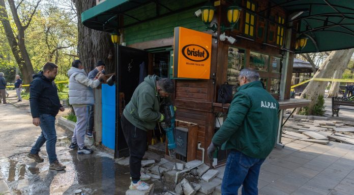 Ciucu a început să dărâme terase în Cișmigiu FOTO&VIDEO