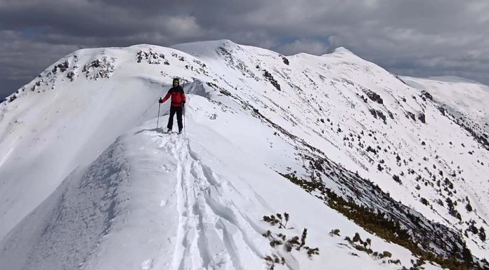 Salvamontiştii avertizează că în zona montană înaltă sunt în continuare condiţii de iarnă – Zăpada persistentă şi temperaturile scăzute pot transforma ascensiunile montane în activităţi riscante fără echipament adecvat