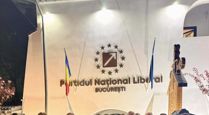 Ilie Bolojan, apariţie neanunţată la reuniunea de Paşti a PNL Bucuresti/ Sebastian Burduja: Ne-a vorbit despre faptul că politica adevărată se face cu spatele drept, nu cu capul plecat/ Nu spune ce vrei să auzi, spune adevărul şi face ceea ce spune – FOTO