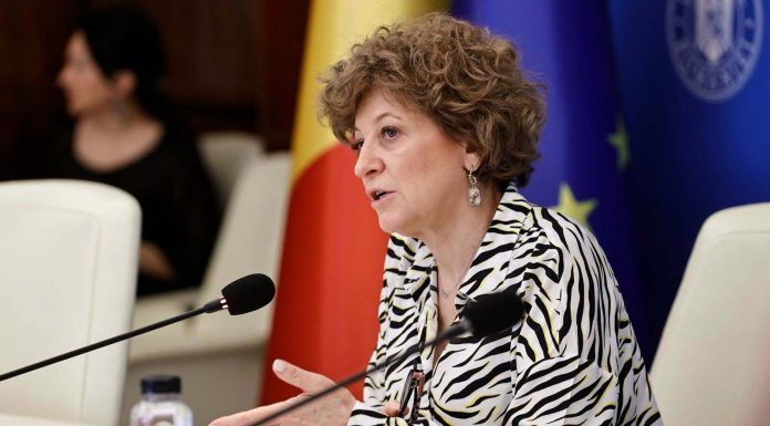 Oana Gheorghiu: Petrotrans a murit deja de trei ori / Lipsa de decizie a costat mai mult decât ar fi costat chiar şi cea mai proastă decizie posibilă / Iar ei vin astăzi şi încearcă să ne fraierească cu sloganul ”nu ne vindem ţara”