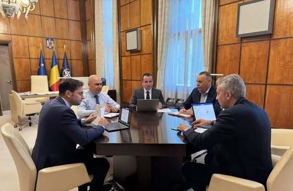 Bolojan, după întâlnirea cu preşedintele ANRE: Oprim speculatorii şi deblocăm accesul producătorilor de energie la reţele / Luni vor fi publicate în dezbatere publică două regulamente, privind racordarea şi obţinerea autorizaţiei de înfiinţare