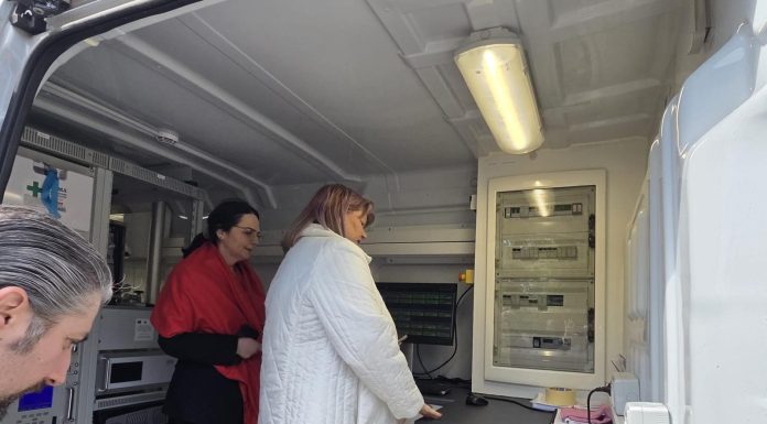 Ialomiţa: Aerul din Bărbuleşti, monitorizat la cererea Poliţiei / Dosar penal ce vizează o sesizare privind existenţa unor emisii de fum şi gaze poluante în zona fabricii de zahăr din Urziceni