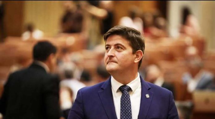 Deputatul Alexandru Dimitriu (USR): Guvernul NU este demis automat la 45 de zile după retragerea PSD de la guvernare. Este doar un narativ fals, împins de pesedişti / Ştiu foarte bine că nu au voturile necesare pentru a dărâma Guvernul Bolojan