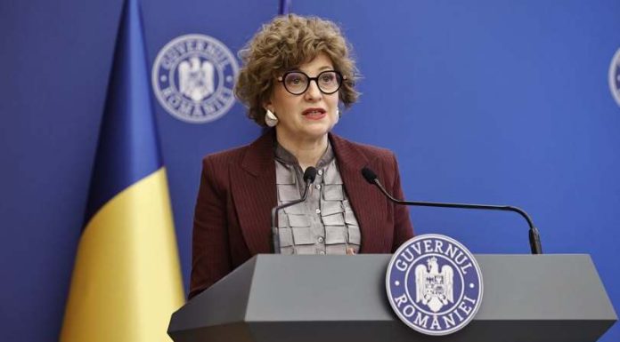 Vicepremierul Oana Gheorghiu: Moţiunea de cenzură PSD-AUR este un atac asupra României, bazat pe manipulare şi ştiri false, menite să isterizeze opinia publică şi să genereze alarmism în societate