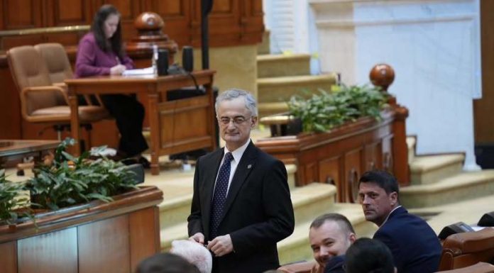 Gabriel Andronache (PNL): Facem toate demersurile democratice în Parlament pentru a susţine Guvernul Bolojan şi a determina eşecul moţiunii de cenzură / Sunt parlamentari care au fost forţaţi să semneze moţiunea, au posibilitatea să se exprime la vot