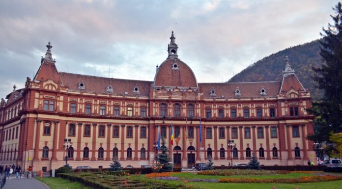 Brașov: Palatul Administrativ, clădire cu risc seismic, va fi reabilitat cu fonduri de la Ministerul Dezvoltării