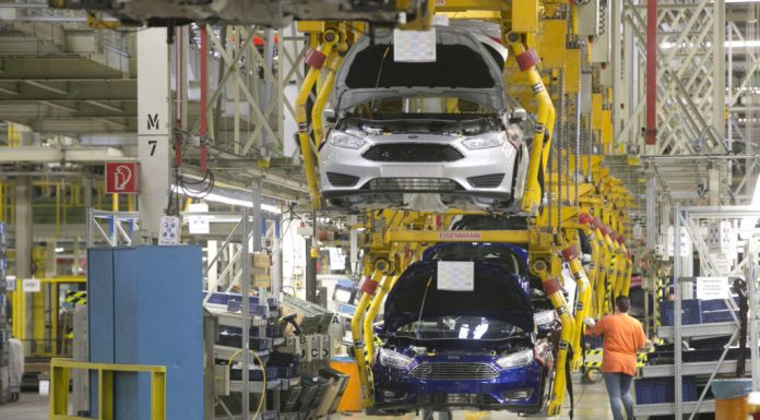 Pentagonul a purtat discuții cu Ford și GM privind sprijinirea producției de armament