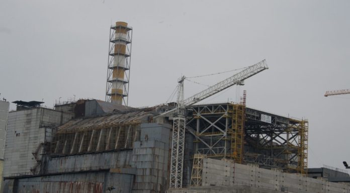 Alertă majoră la Cernobîl. Risc de scurgeri radioactive în cazul prăbușirii învelișului Reactorului 4