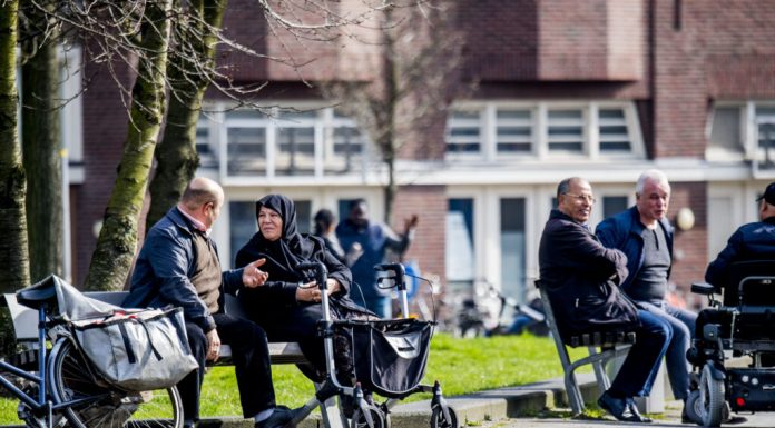 Fuga din Occident: tot mai mulți oameni educați pleacă din țările lor / Unde merg și de ce?