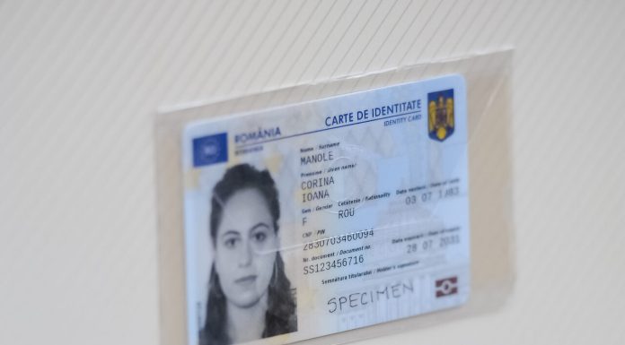 Adio, copii după buletin? Românii cu cărți de identitate electronice ar putea scăpa de birocrație și de „dosarul cu șină”