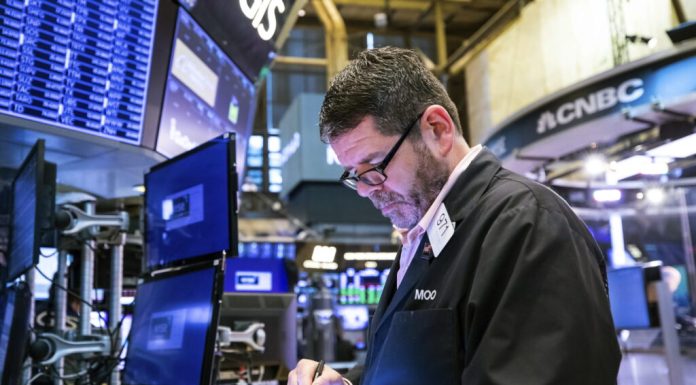 Wall Street atinge noi maxime în ciuda războiului cu Iranul: explicația din spatele recordurilor