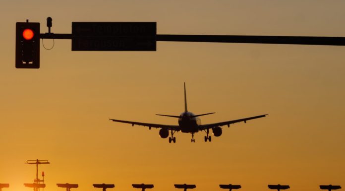 O companie aeriană, care operează zboruri și în România, anunță modificări: Cu cât timp înainte de ora zborului se vor închide ghișeele de check-in