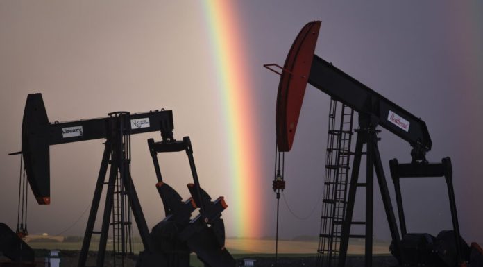 Prețul petrolului a revenit la nivelul de la începutul războiului cu Iranul