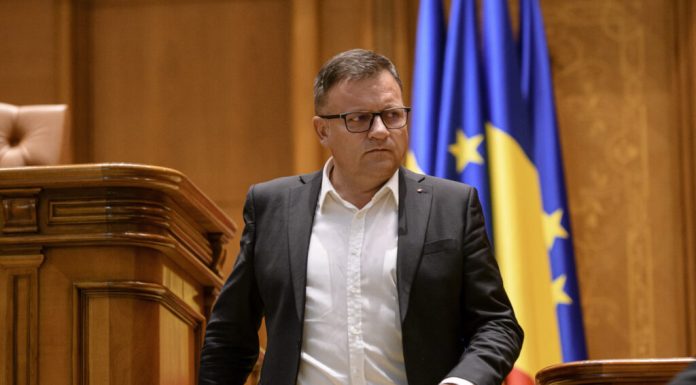 Marius Budăi, critici dure la adresa actualei guvernări: „Deficitul nu a scăzut pentru că s-au făcut reforme. A scăzut pentru că au sărăcit oamenii”