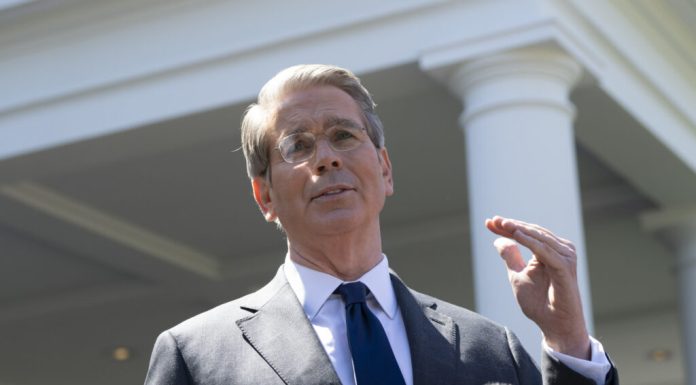 SUA reînnoiesc derogarea de la sancțiunile petroliere rusești pentru o lună, după ce inițial anunțaseră contrariul