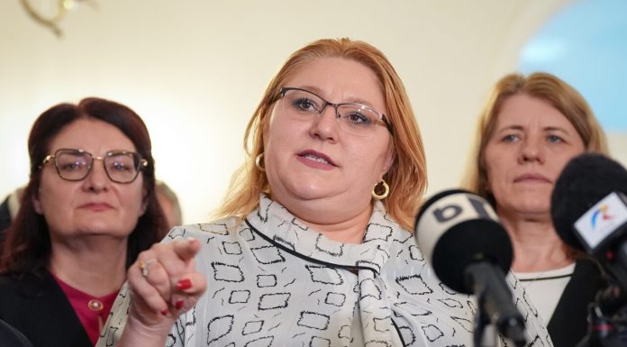 Diana Șoșoacă află mâine dacă rămâne fără imunitate. Parlamentul European urmează să voteze ancehta Parchetului General din România