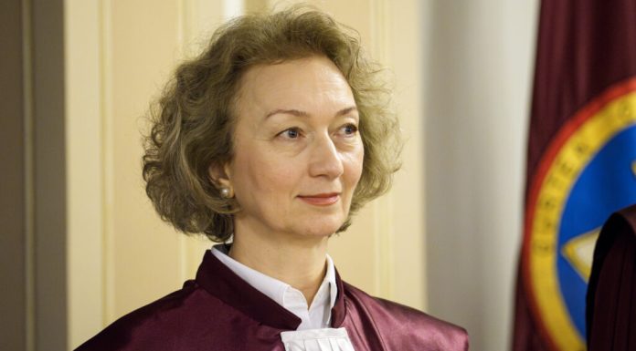 CCR sub presiune? Simina Tănăsescu explică momentul în care judecătorii au părăsit sala