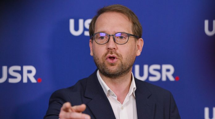 Dominic Fritz, șeful USR, spune că PSD și AUR depun moțiunea de cenzură fără știrea lui Nicușor Dan