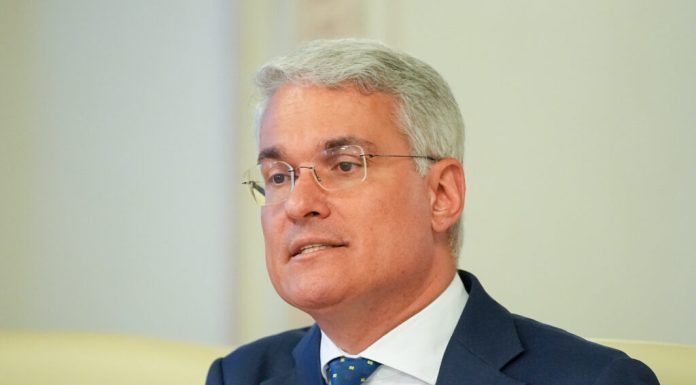 Pensia specială scade cu 85% dacă beneficiarul rămâne la stat. Guvernul adoptă reguli noi pentru cumulul pensiei cu salariul