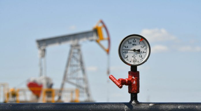 Prețul petrolului explodează: peste 126 de dolari/baril, cel mai ridicat nivel din 2022