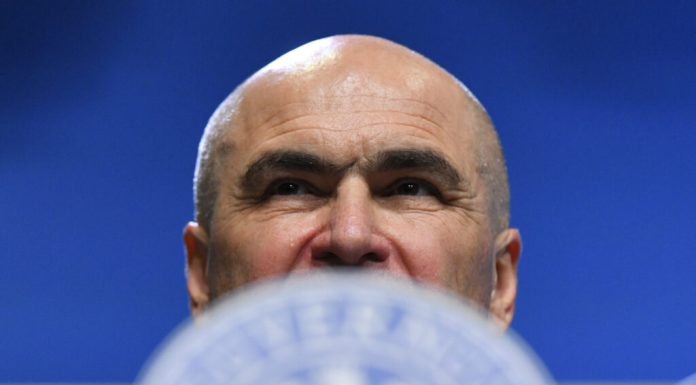 Cum se delectează premierul Bolojan? Cartea pe care a cumpărat-o ultima oară când a intrat într-o librărie
