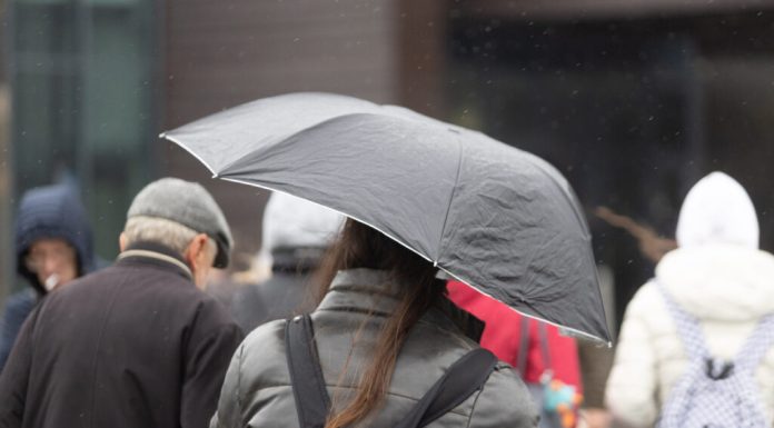 Lapoviță, brumă, vânt extrem: ANM emite Cod portocaliu de vânt într-o regiune a României și Cod galben în toată țara