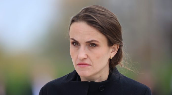 Oana Ţoiu condamnă atacul de la dineul la care se afla Donald Trump: „Violența nu are ce căuta în politică”