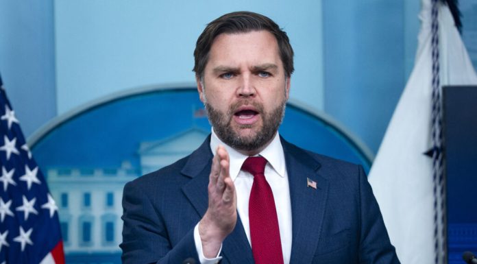 JD Vance îl avertizează pe Papa Leon al XIV-lea să fie „atent” când vorbește despre teologie