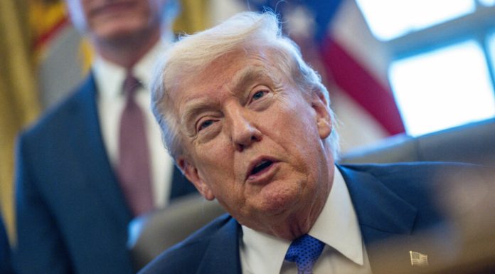 Americanii îl învinovățesc pe Trump pentru creșterea prețurilor la benzină în anul alegerilor decisive pentru Congres, arată un sondaj Reuters/Ipsos